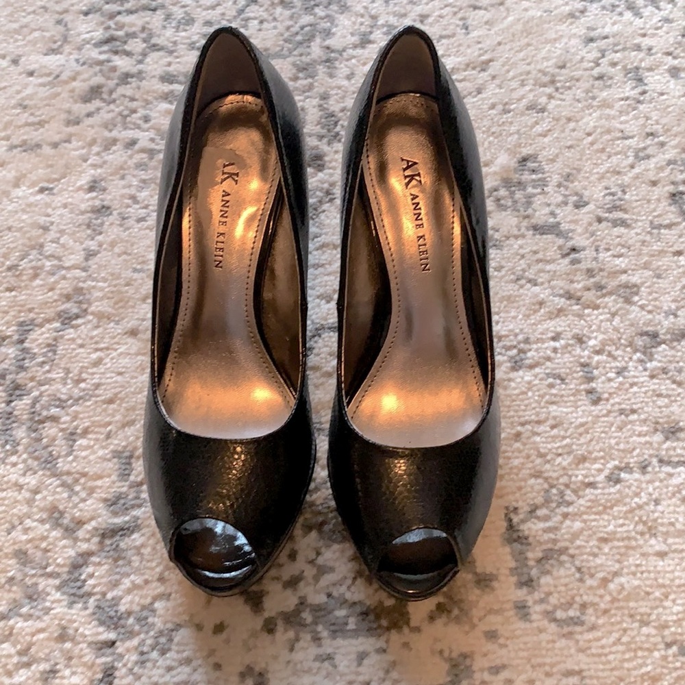 Anne Klein black heels, peep toe, never worn - Picture 3 of 8
